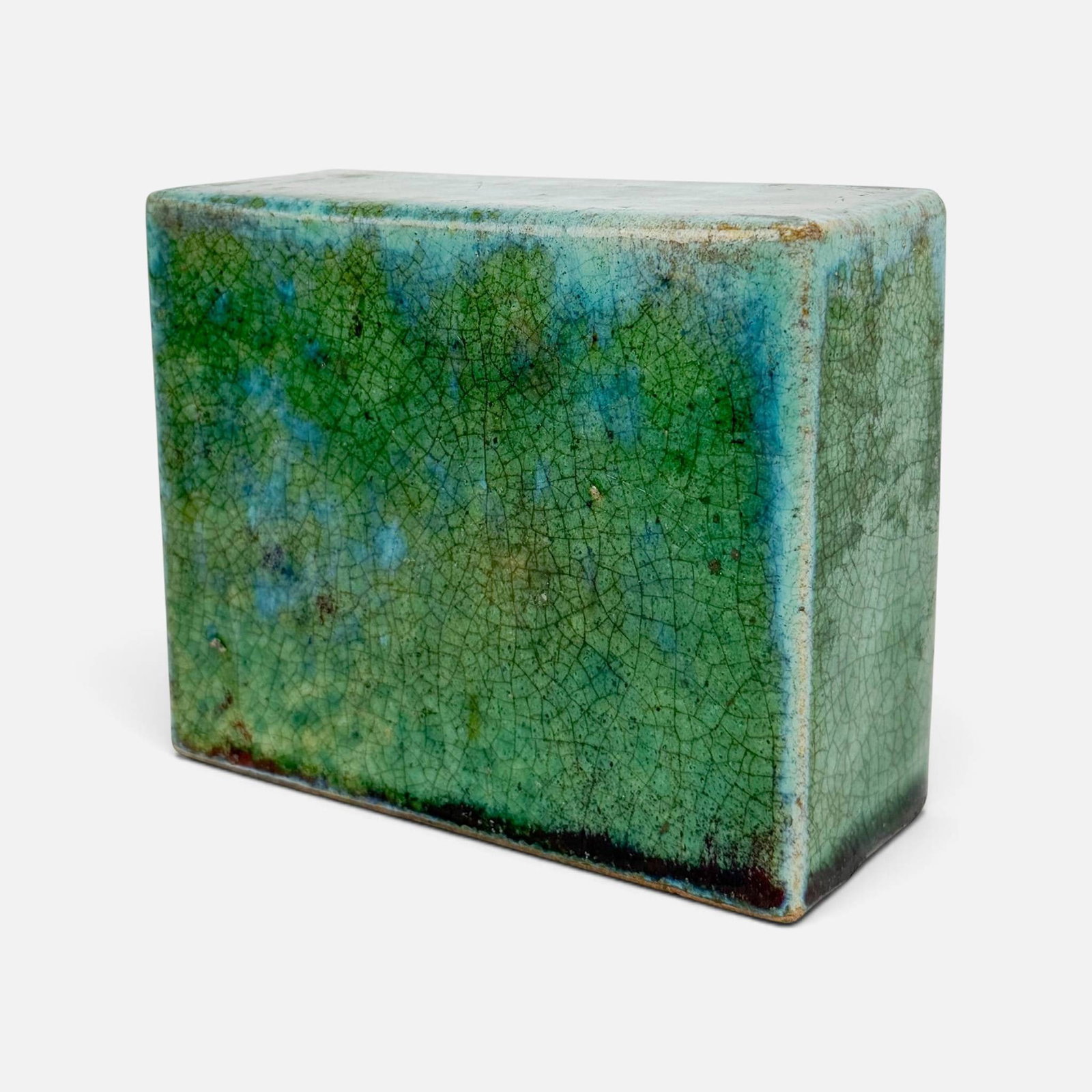 Chinese Turquoise-Green Crackle Glaze Ceramic Pillow Block Stand: Good, with no chips, cracks, or repairs. For shipping, we highly recommend Donald Camden at UPS Store 4608. Alternatively, reach out to one of our preferred shippers listed at the link below or elect