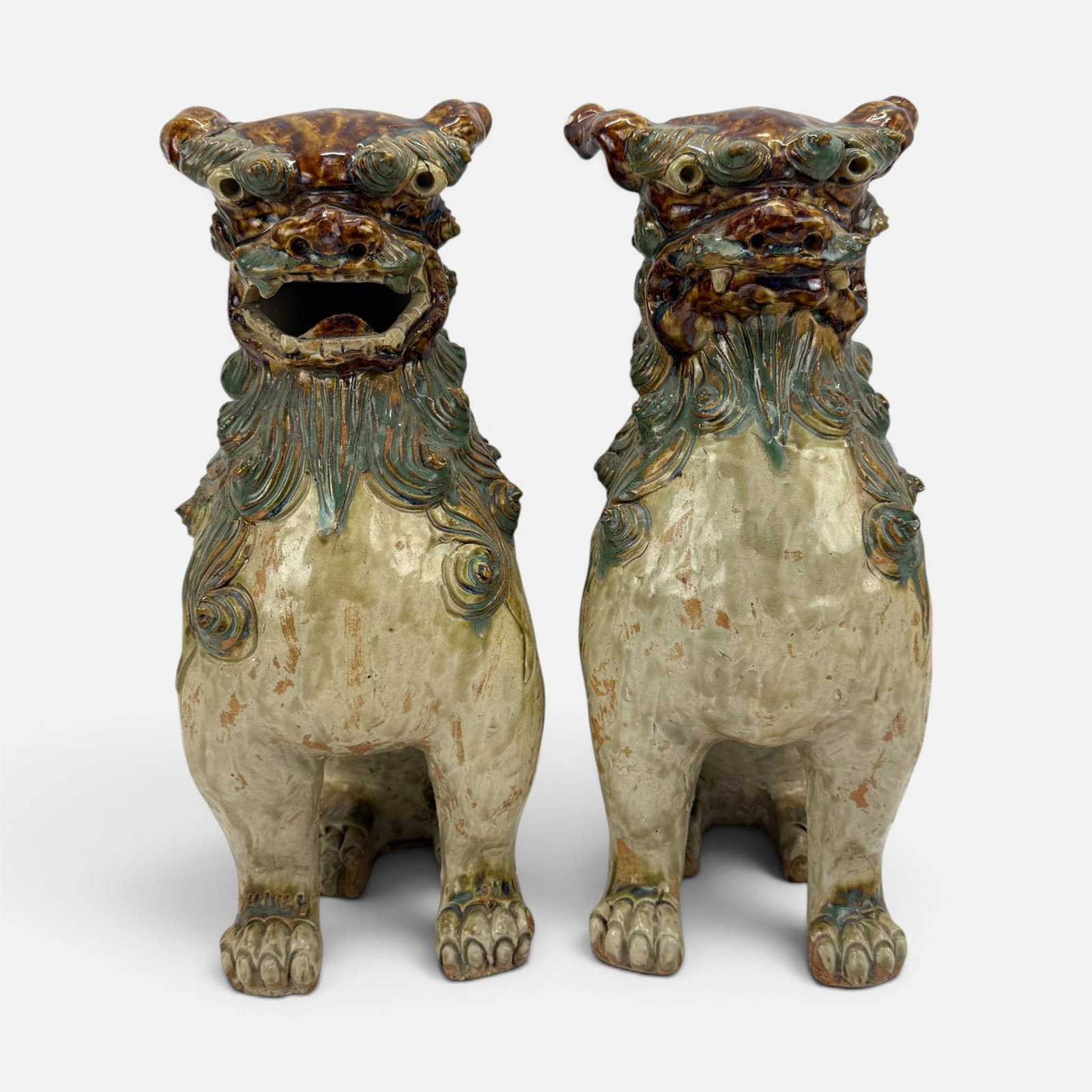 Pair Japanese Shishi Foo Dog Glazed Stoneware Guardian Statues Ceramic Figurines: Good overall, with shown chips and glaze losses. For shipping, we highly recommend Donald Camden at UPS Store 4608. Alternatively, reach out to one of our preferred shippers listed at the link below o