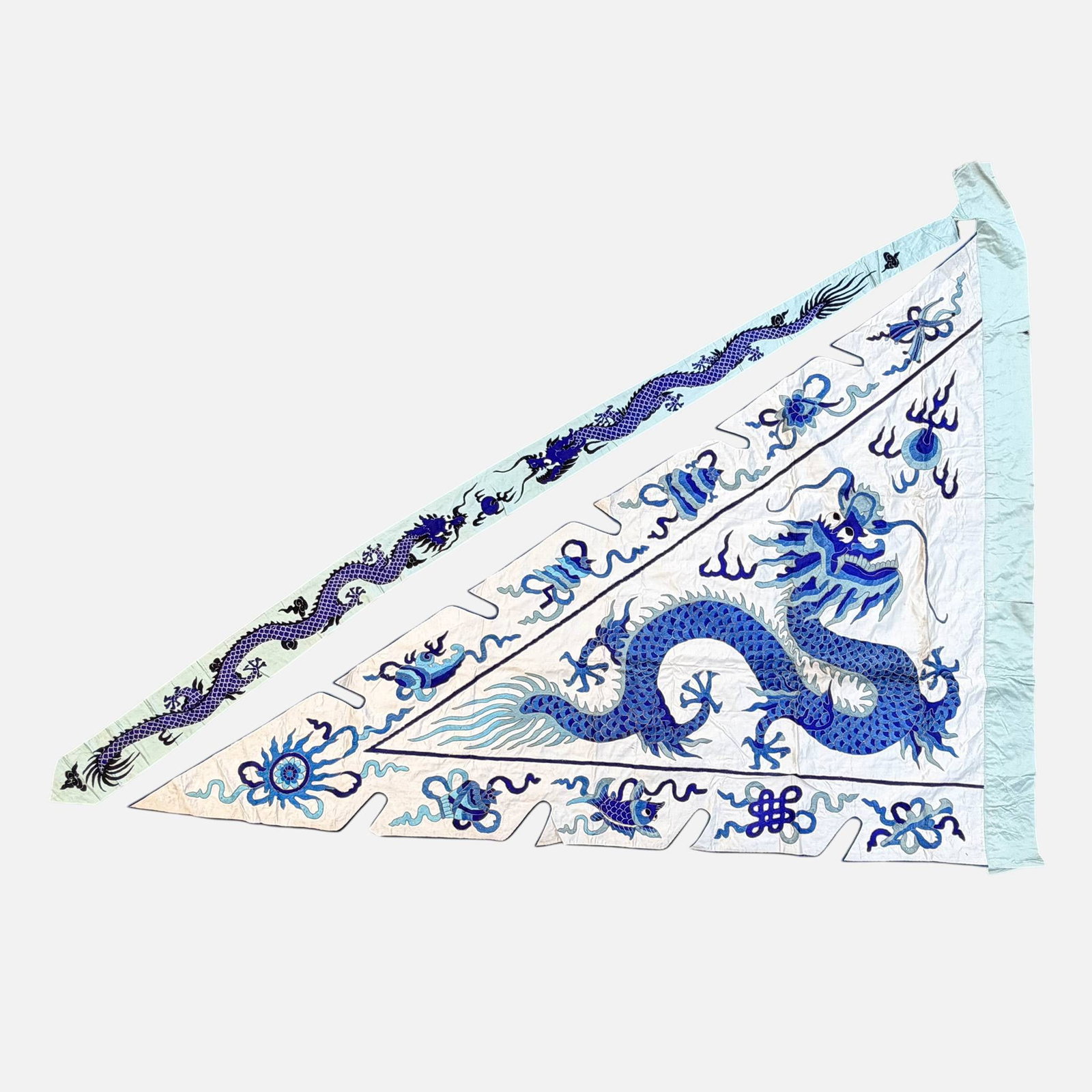 Chinese Peking Opera "Wu Sheng" Pennant Banner: Fair, with shown discoloration, rip to strip. For shipping, we highly recommend Donald Camden at UPS Store 4608. Alternatively, reach out to one of our preferred shippers listed at the link below or e