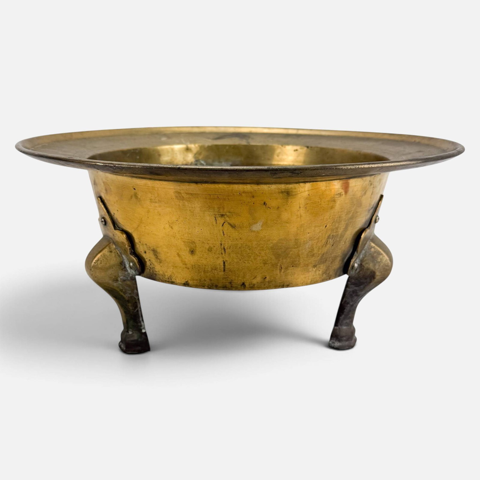 Antique Korean Asian Heavy Cast and Etched Brass Hibachi: Ca. last half 19th to first half 20thC. For shipping, we highly recommend Donald Camden at UPS Store 4608. Alternatively, reach out to one of our preferred shippers listed at the link below or elect f
