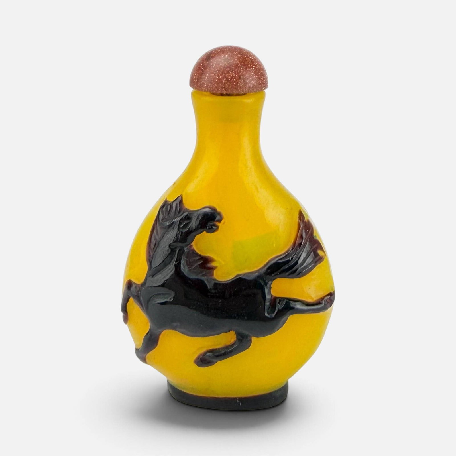 Antique Chinese Yellow & Black Carved Overlay Glass Snuff Bottle w/Horse Snake: Ca. 19thC/early 20thC. Very good condition with no chips, cracks or repairs. For shipping, we highly recommend Donald Camden at UPS Store 4608. Alternatively, reach out to one of our preferred
