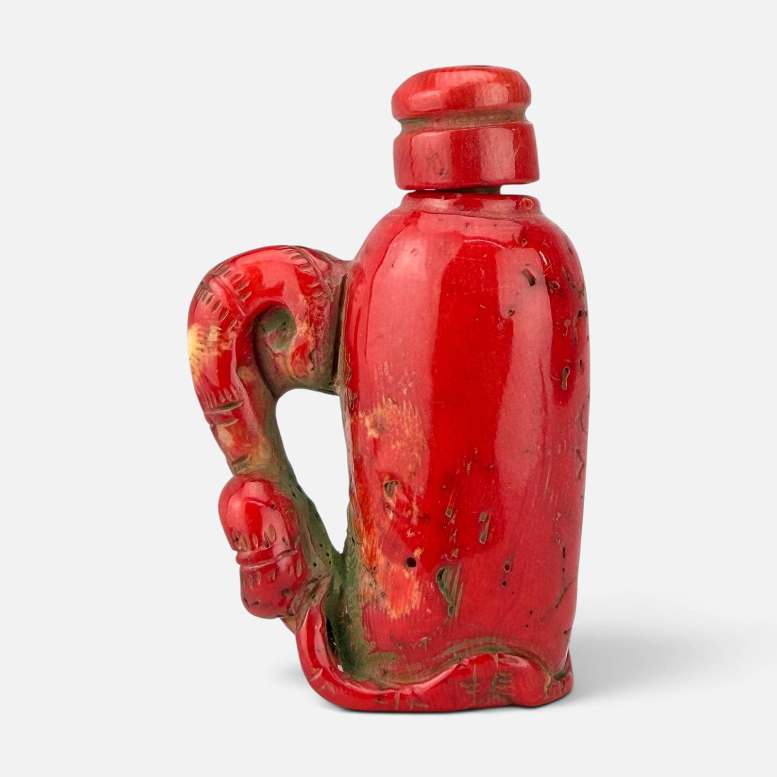 Antique Chinese Carved Red Coral Hardstone Snuff Bottle: Ca. 19thC/early 20thC. Good, appearing free of any chips, breaks, or repairs. For shipping, we highly recommend Donald Camden at UPS Store 4608. Alternatively, reach out to one of our preferred