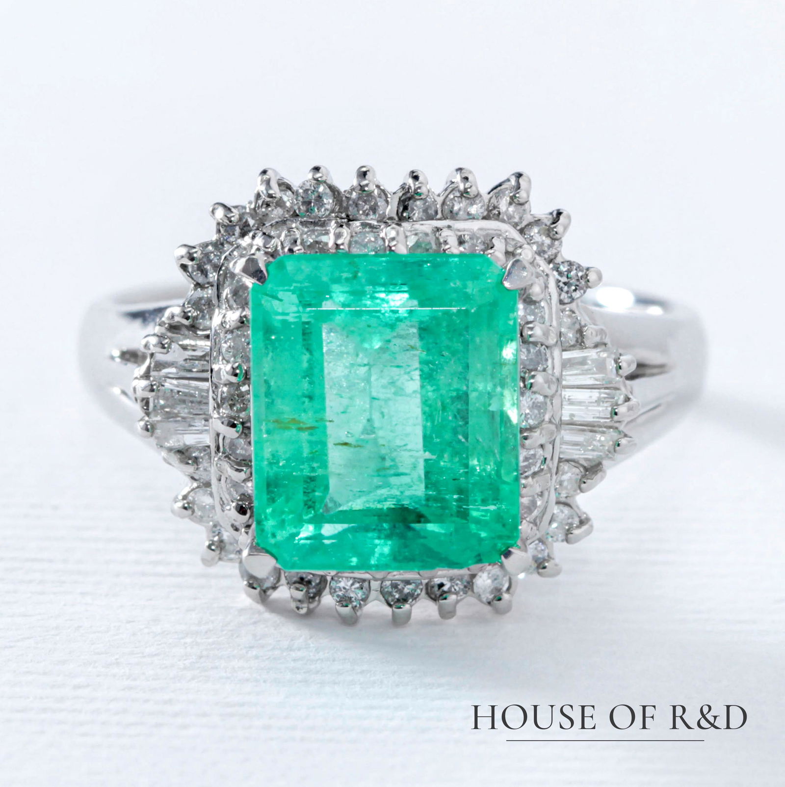 Platinum 900 - 3.38tcw - Emerald & Diamonds Ring (1 of 5)