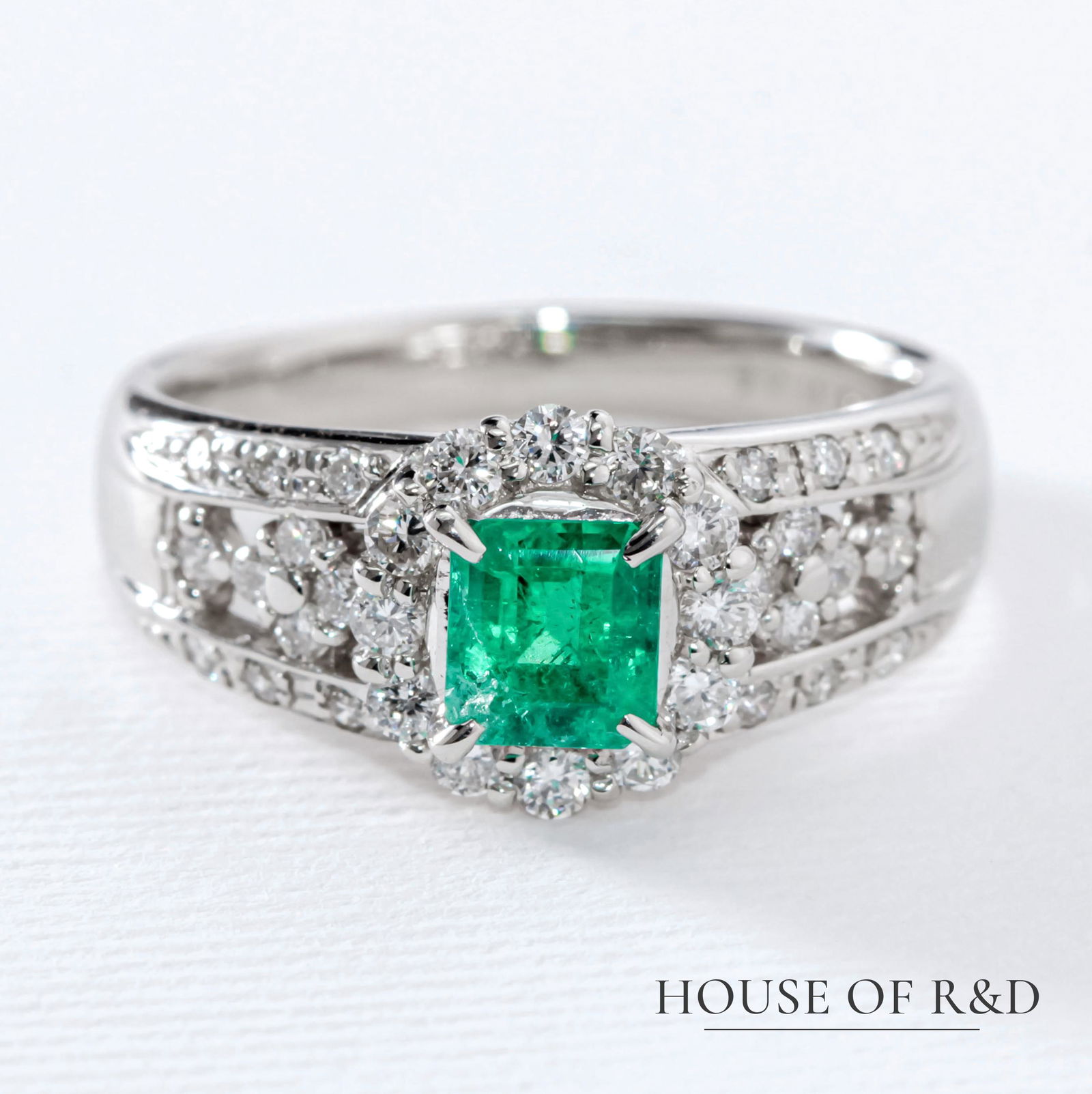 Platinum 900 - 0.95tcw - Emerald & Diamonds Ring (1 of 5)