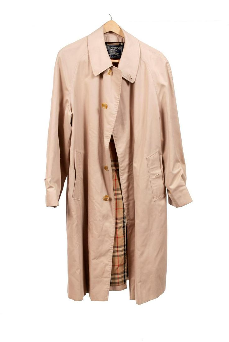 BURBERRY TRENCH COAT (1 of 3)