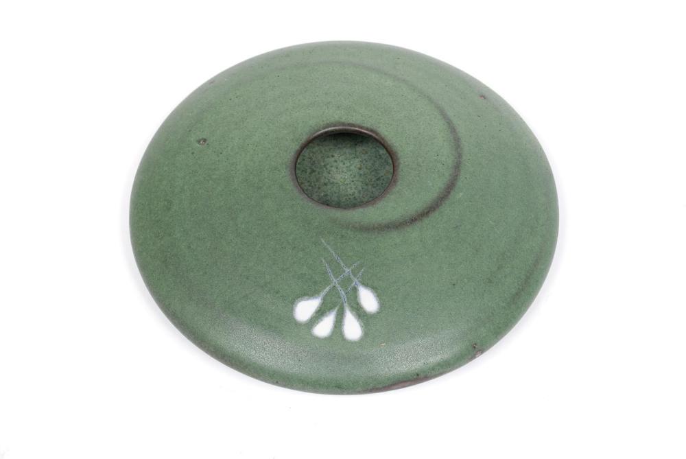 ARTS & CRAFTS STYLE CERAMIC SAUCER VASE (1 of 6)