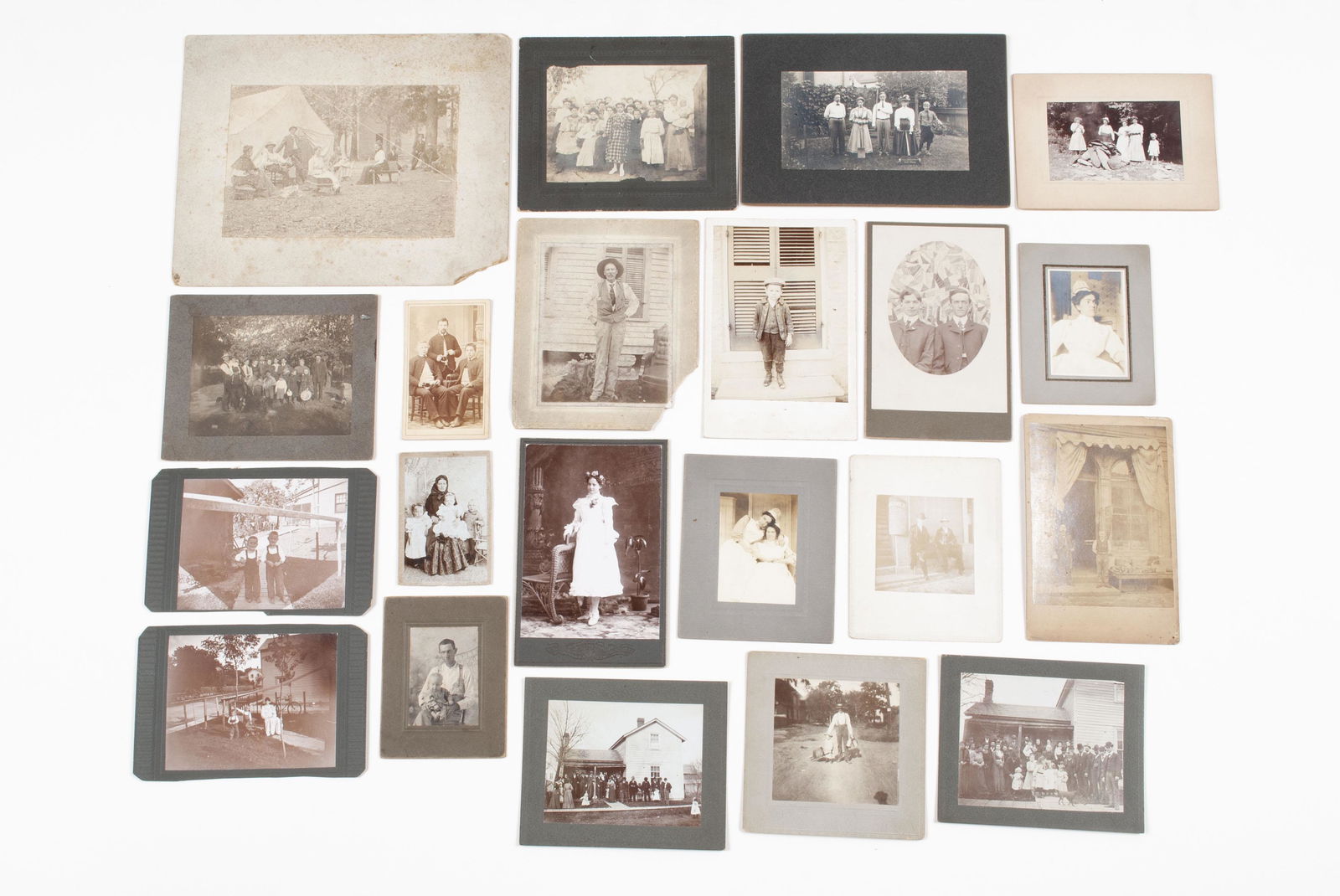 COLLECTION OF TWENTY-ONE VINTAGE PHOTOGRAPHS (1 of 4)