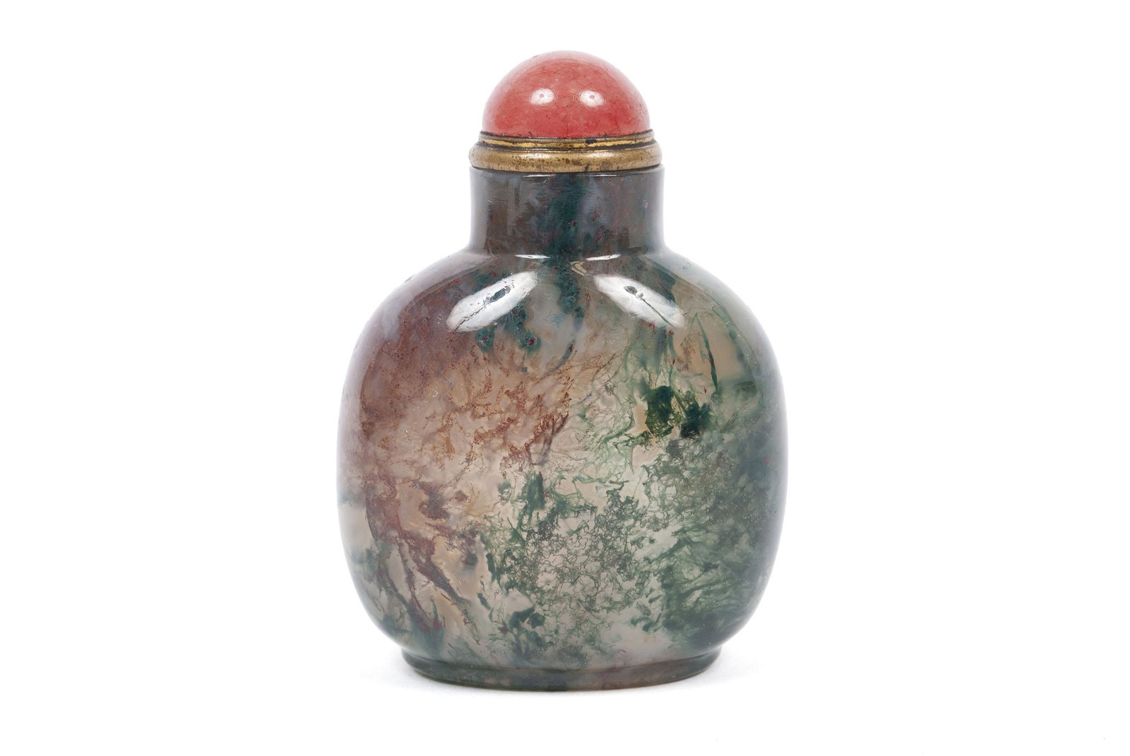 SUPERB DENDRITIC MOSSY AGATE SNUFF BOTTLE: SUPERB DENDRITIC MOSSY AGATE SNUFF BOTTLE China, mid-19th - early 20th century. Beautiful forest green filaments mesh with earth-tone rouge highlights, gilt metal mount carnelian stopper; incised to u