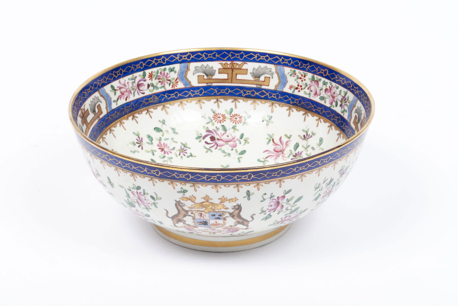CHINESE EXPORT PORCELAIN CENTERPIECE BOWL (1 of 9)