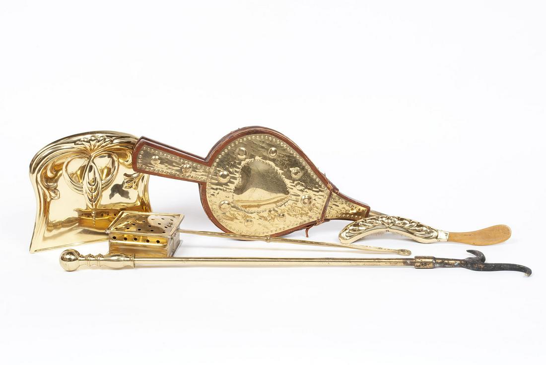 ANTIQUE BRASS FIREPLACE TOOLS (1 of 5)