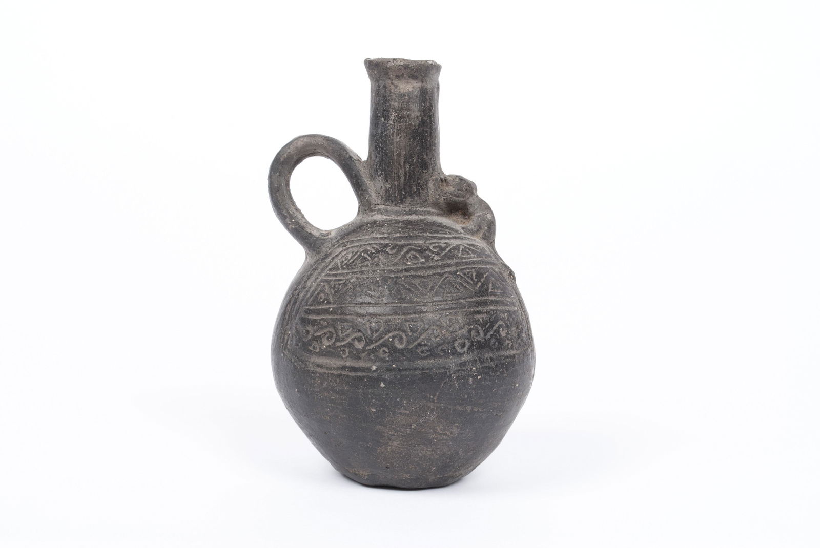 CHIMU BLACKWARE POTTERY VESSEL (1 of 4)