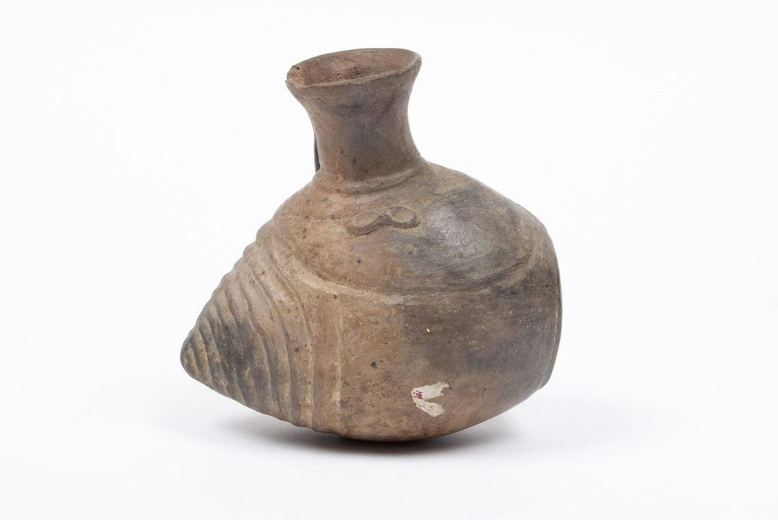 PERUVIAN POTTERY VESSEL (1 of 5)