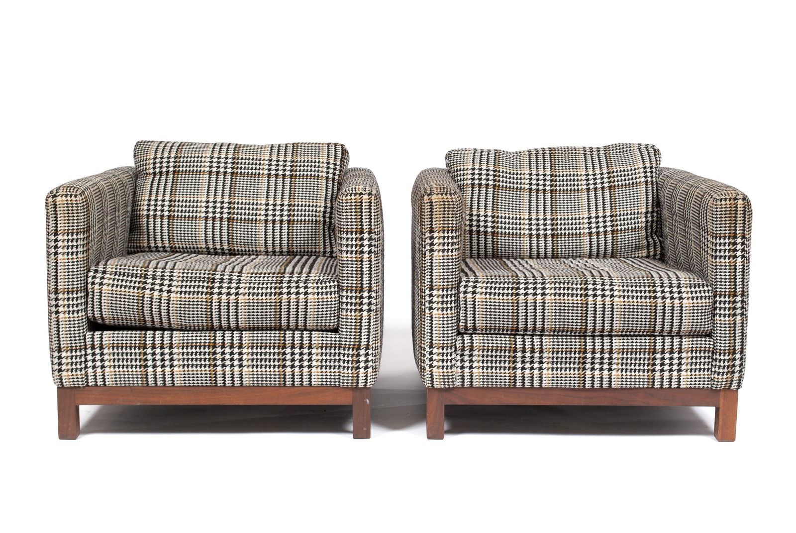 PAIR OF MILO BAUGHMAN BLACK HOUNDSTOOTH CLUB CHAIRS: PAIR OF MILO BAUGHMAN BLACK HOUNDSTOOTH CLUB CHAIRSAmerican, 1971. Direct order from Thayer Coggin, original.Provenance: Collection of the Scottish Rite Valley of Southern Illinois 1971; to benefit Sc