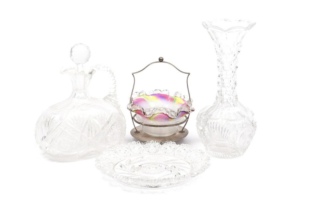 SMALL ASSORTMENT OF GLASS AND CUT CRYSTAL (1 of 5)