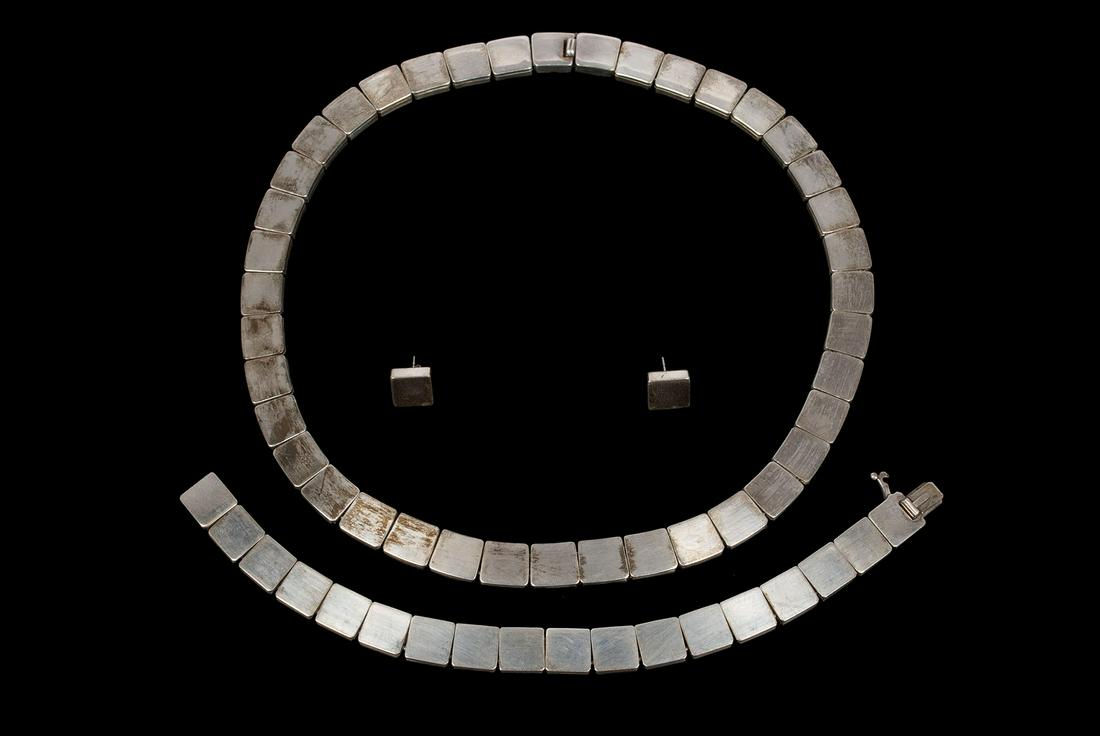 TIFFANY & CO. STERLING SILVER JEWELRY PARURE (1 of 4)