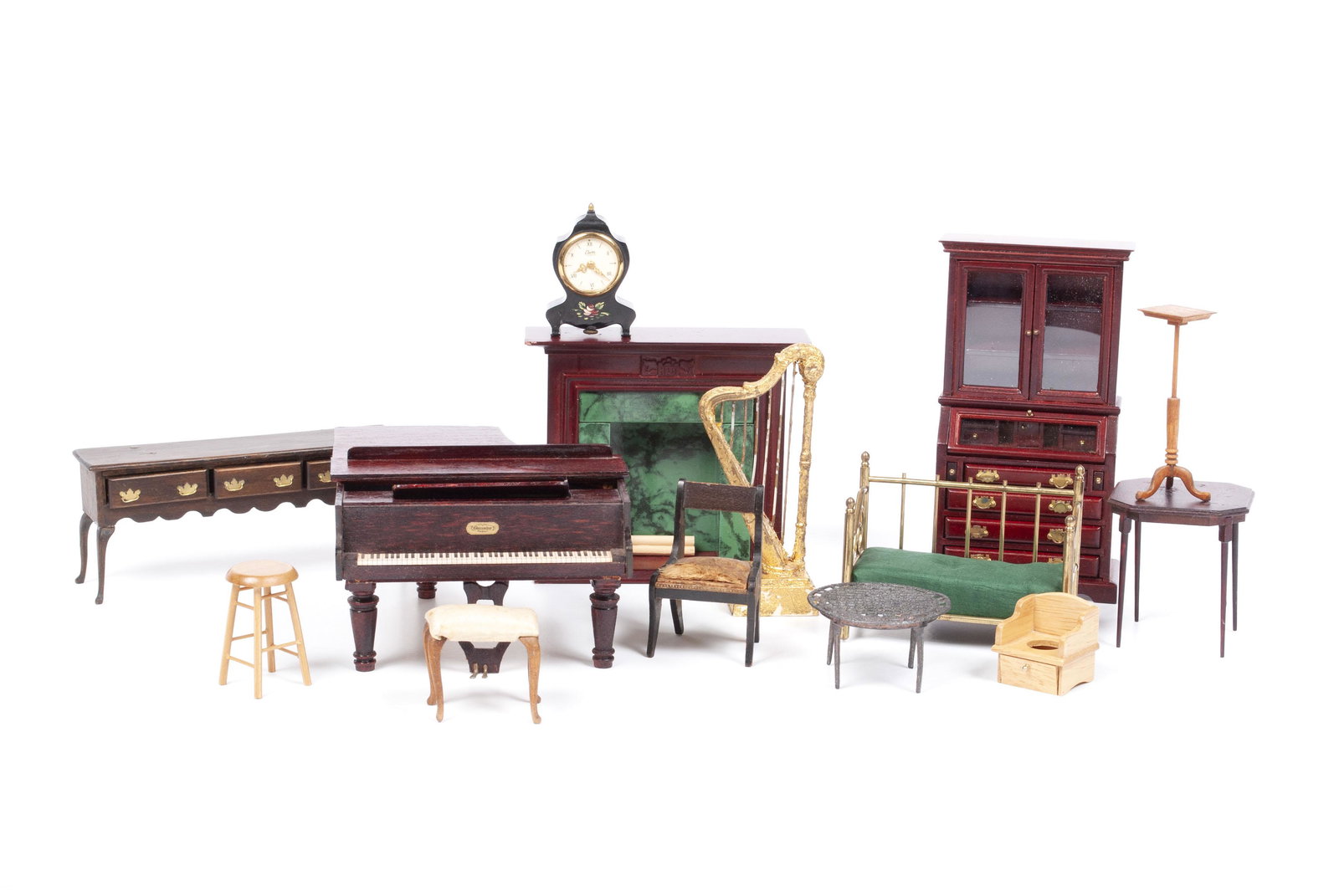 COLLECTION OF DOLLHOUSE FURNITURE (1 of 5)