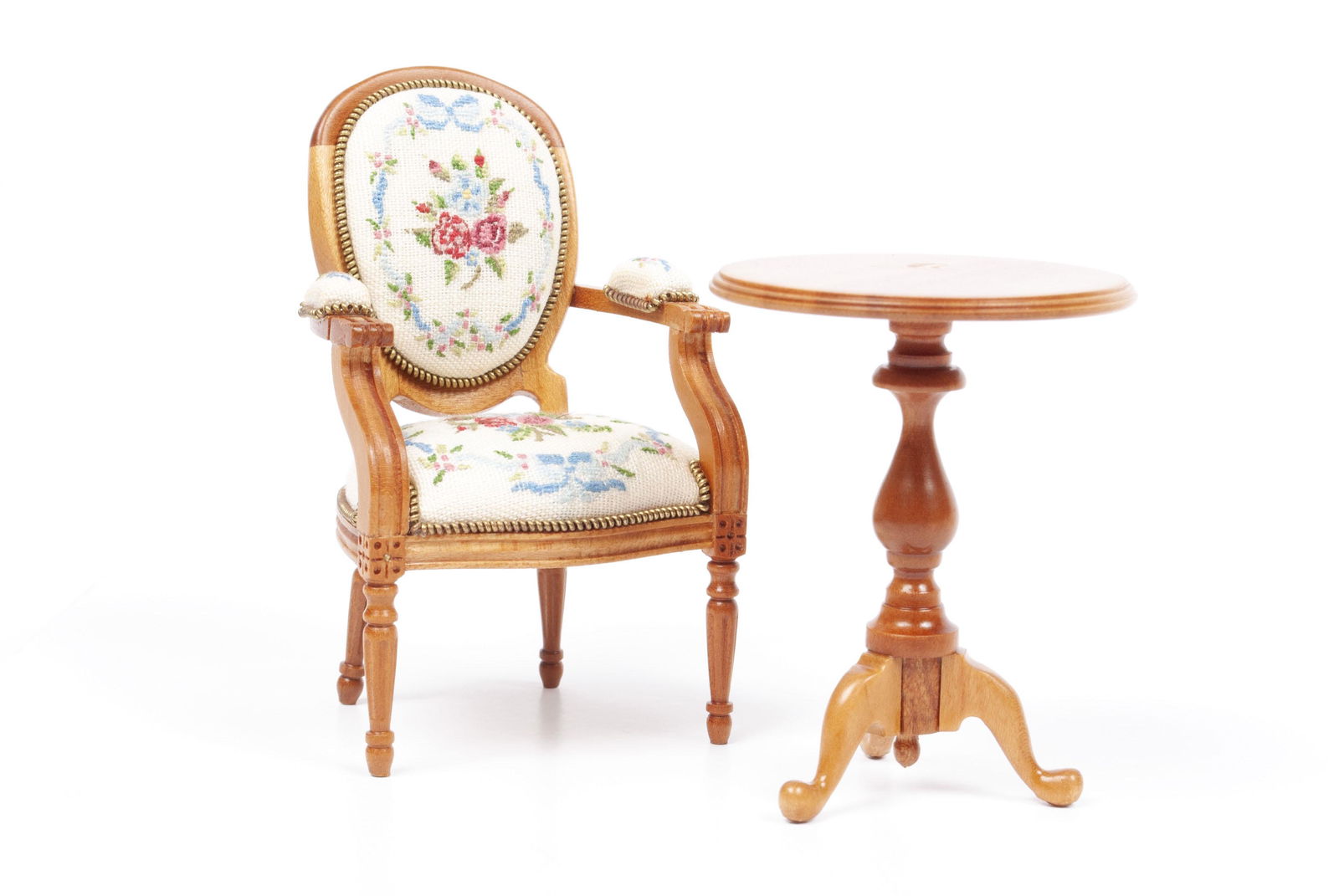 PAIRING OF FINE ARTISANAL MINIATURE FURNITURE (1 of 5)