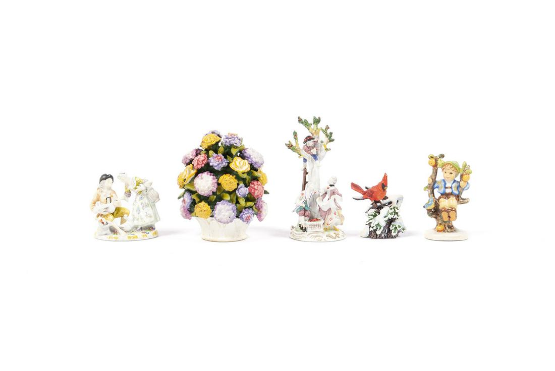 ASSORTED LOT OF MINIATURE GOEBEL FIGURINES (1 of 8)