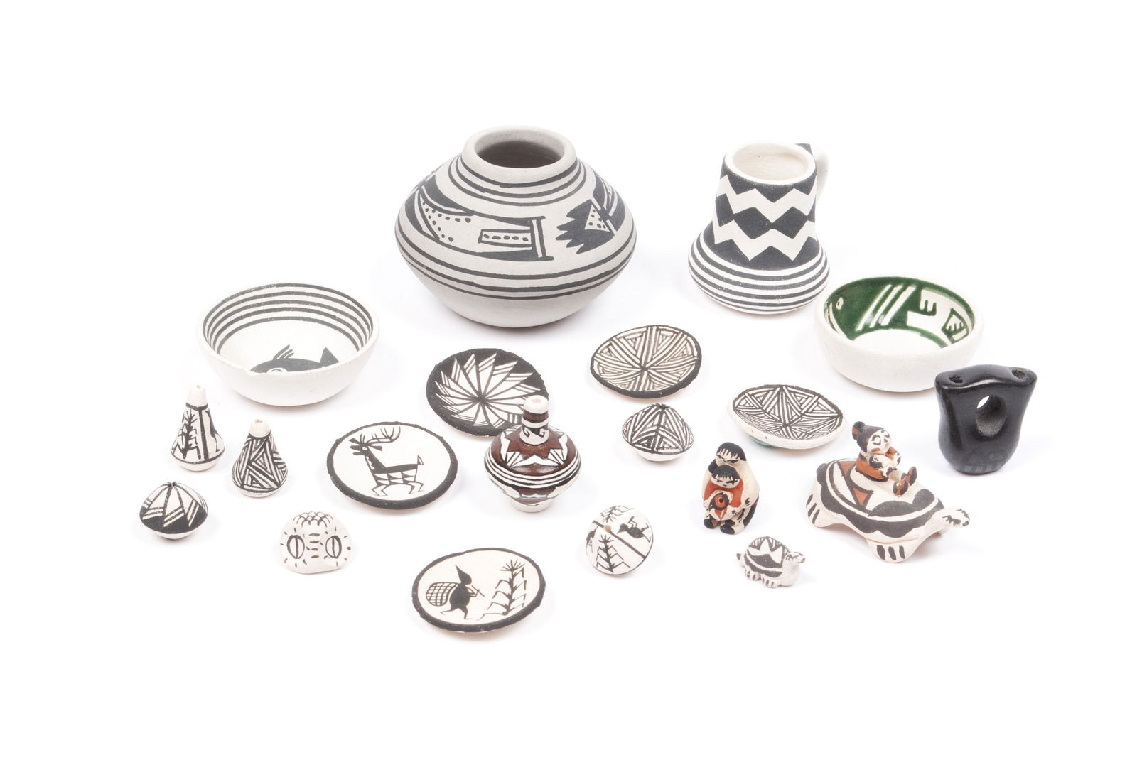 ASSORTMENT OF MINIATURE NATIVE AMERICAN CERAMICS (1 of 10)