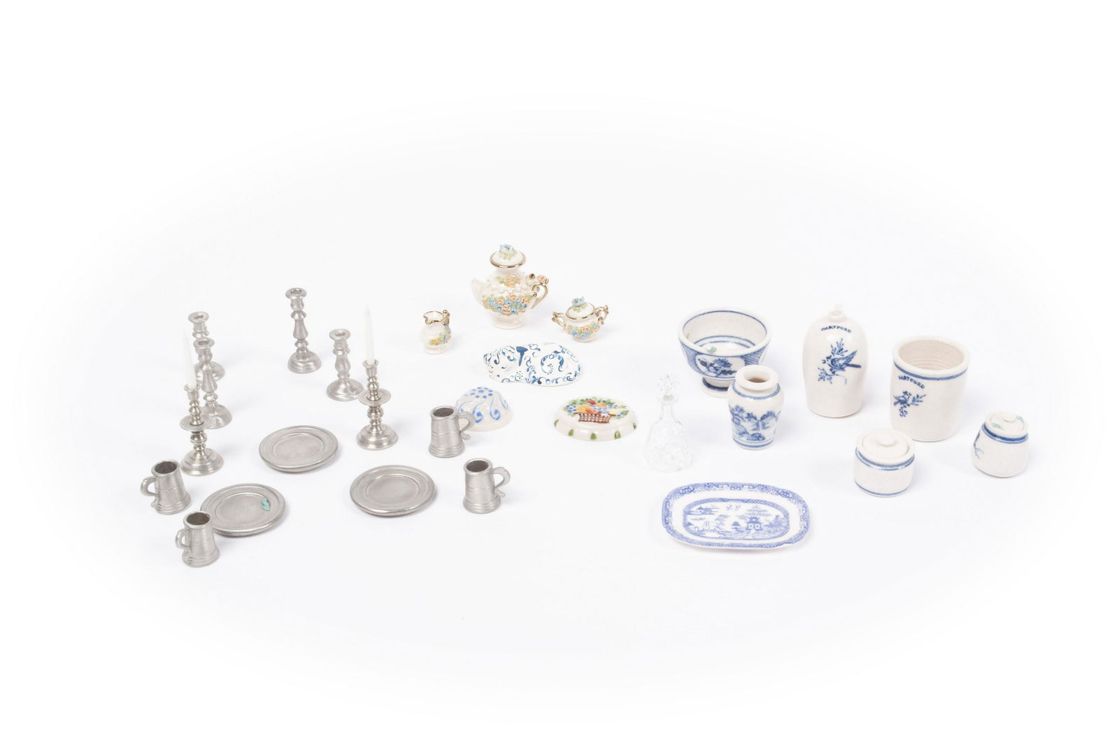 COLLECTION OF MINIATURE CERAMICS AND POTTERY (1 of 8)