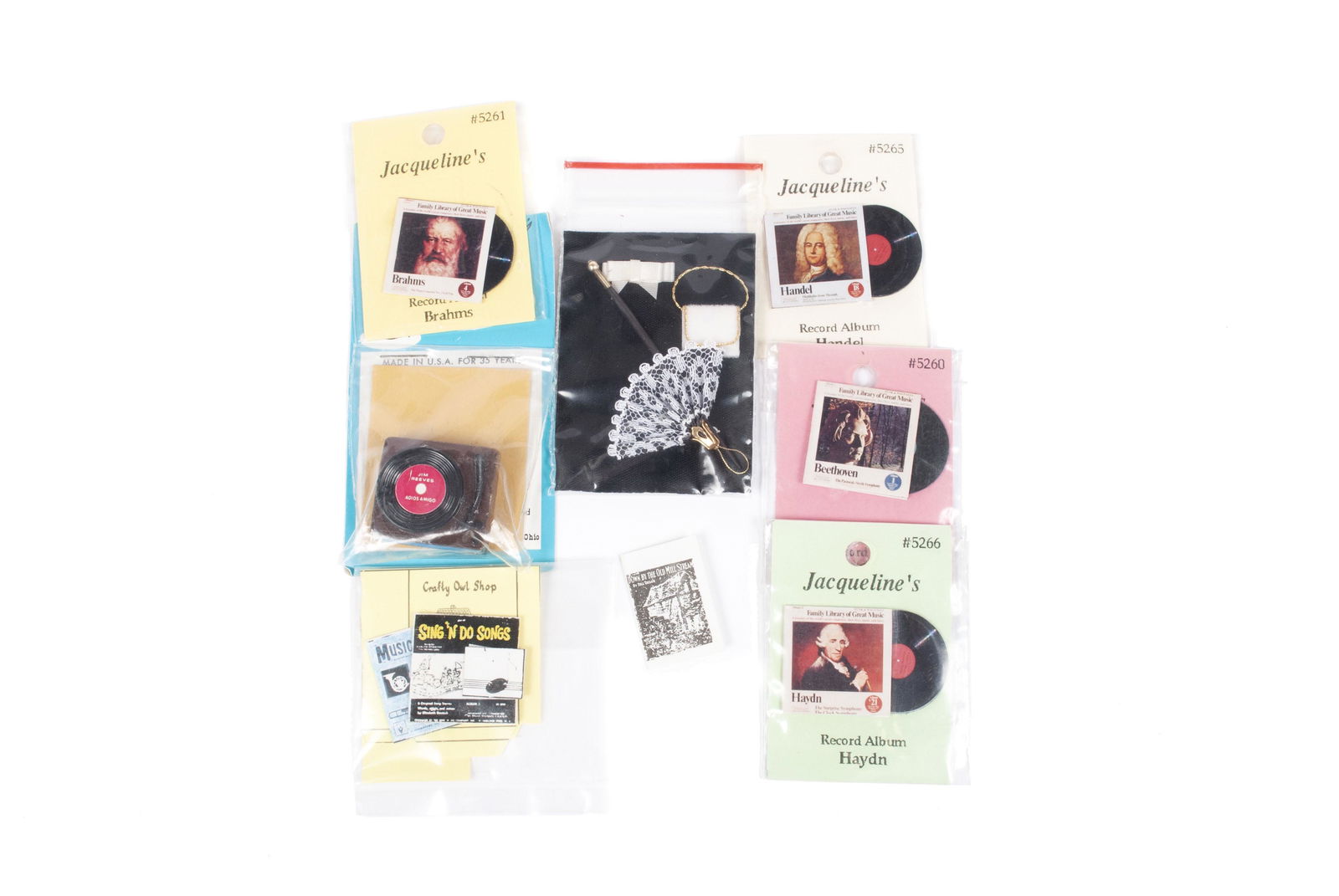 ASSORTMENT OF MINIATURES FOR A MUSIC LOVER (1 of 7)