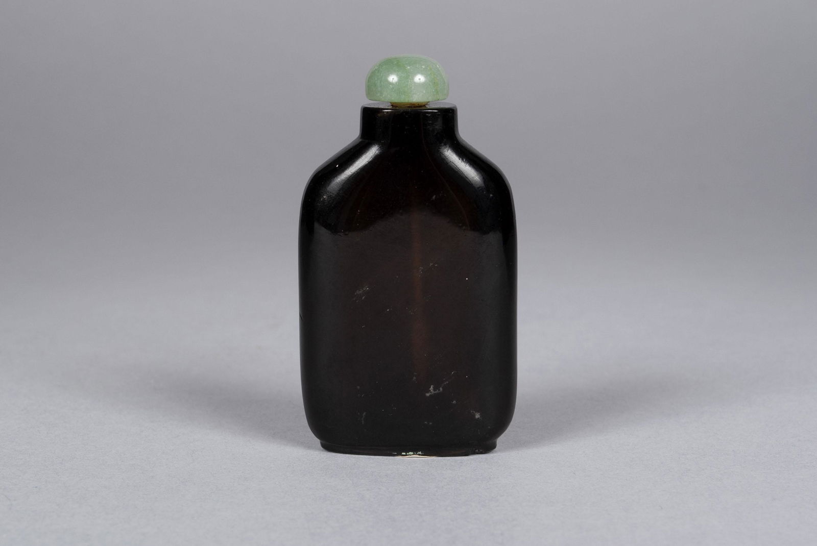 JET GLASS SNUFF BOTTLE (1 of 5)