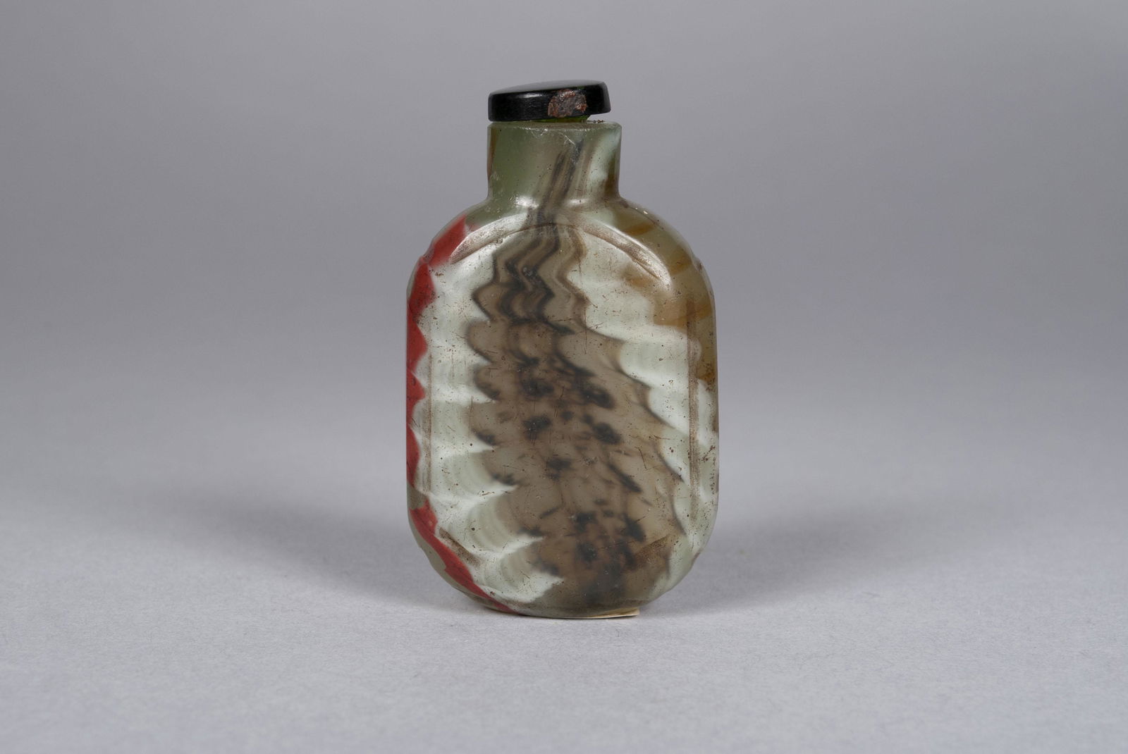 INTERIOR PAINTED AGATE GLASS SNUFF BOTTLE (1 of 5)