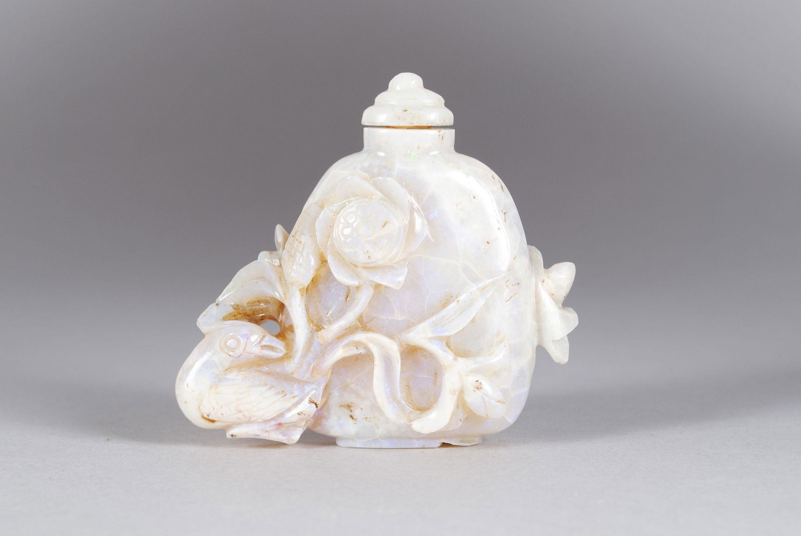 CARVED WHITE OPAL SNUFF BOTTLE (1 of 7)