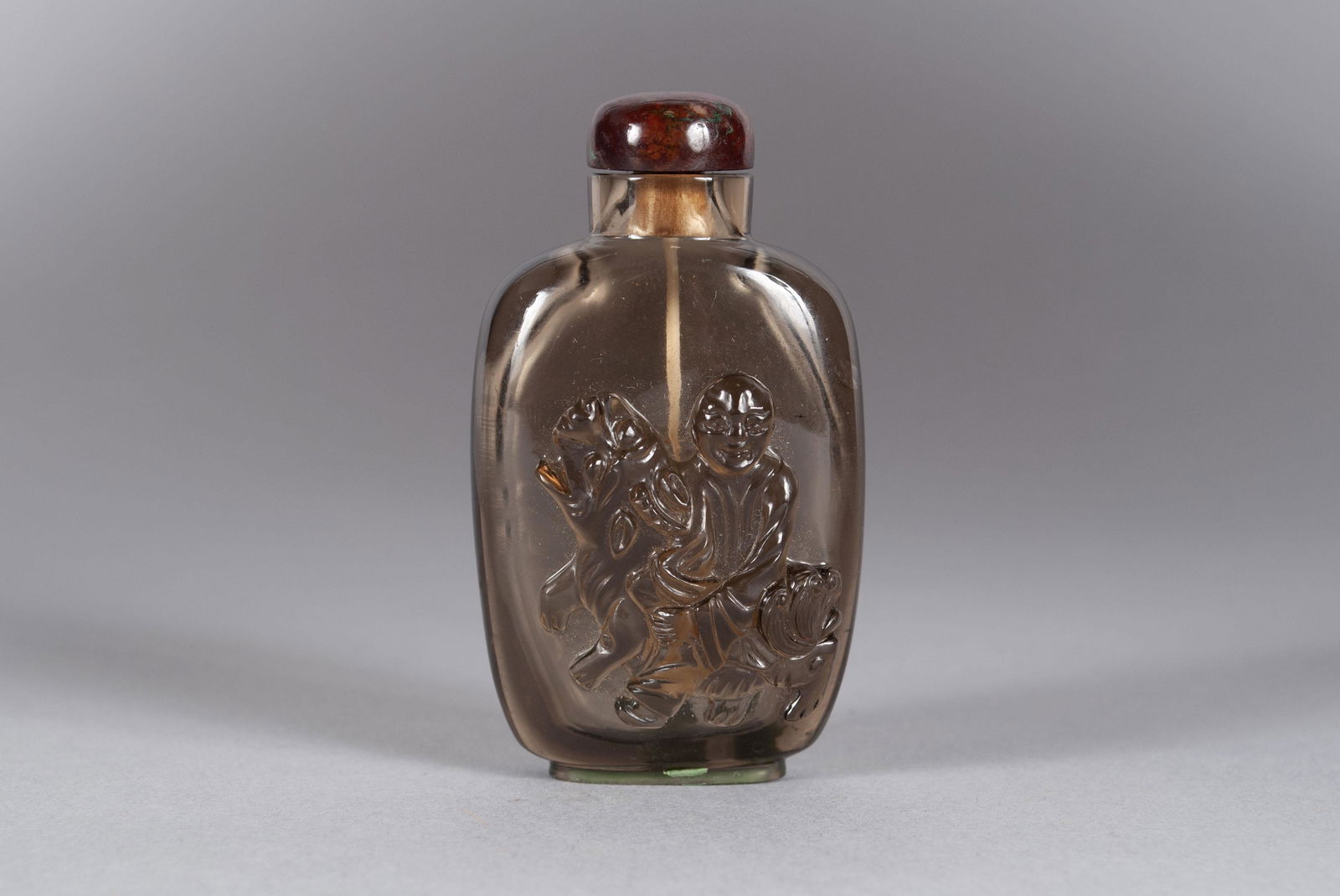 CARVED SMOKY QUARTZ SNUFF BOTTLE (1 of 5)