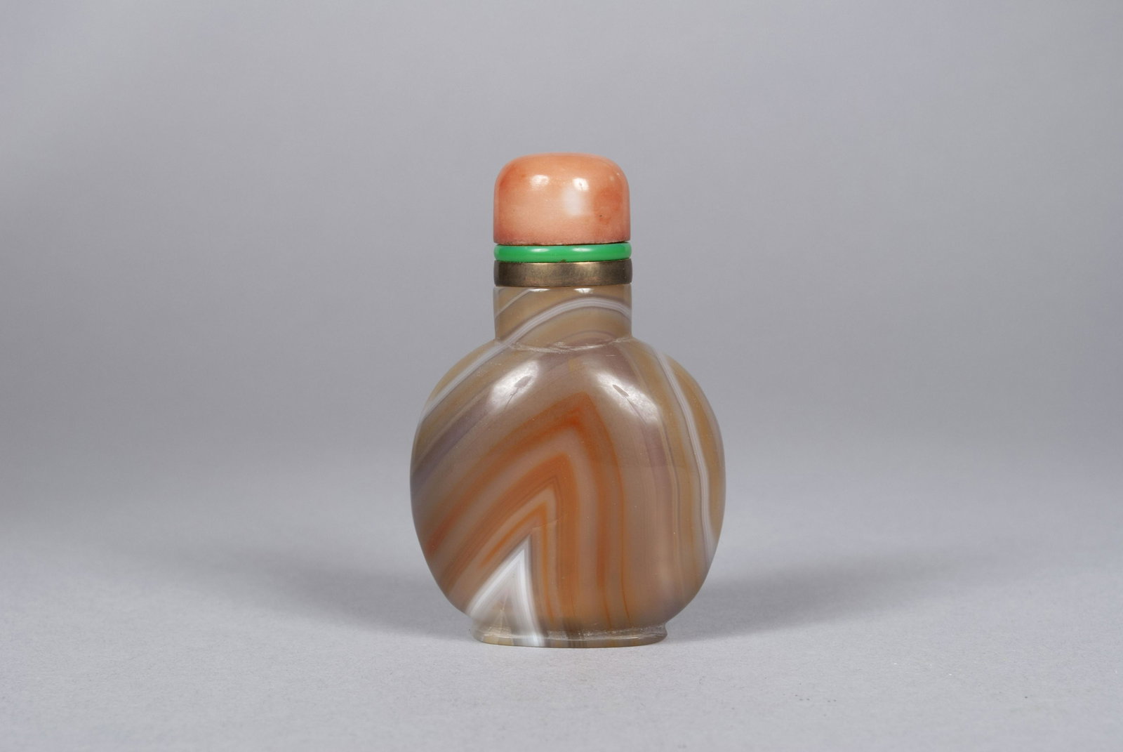 AGATE SNUFF BOTTLE: AGATE SNUFF BOTTLE China, 19th century, agate. Repetitive striations to stoutly rounded handsome vessel; high malachite-collared stopper. 3.15" height