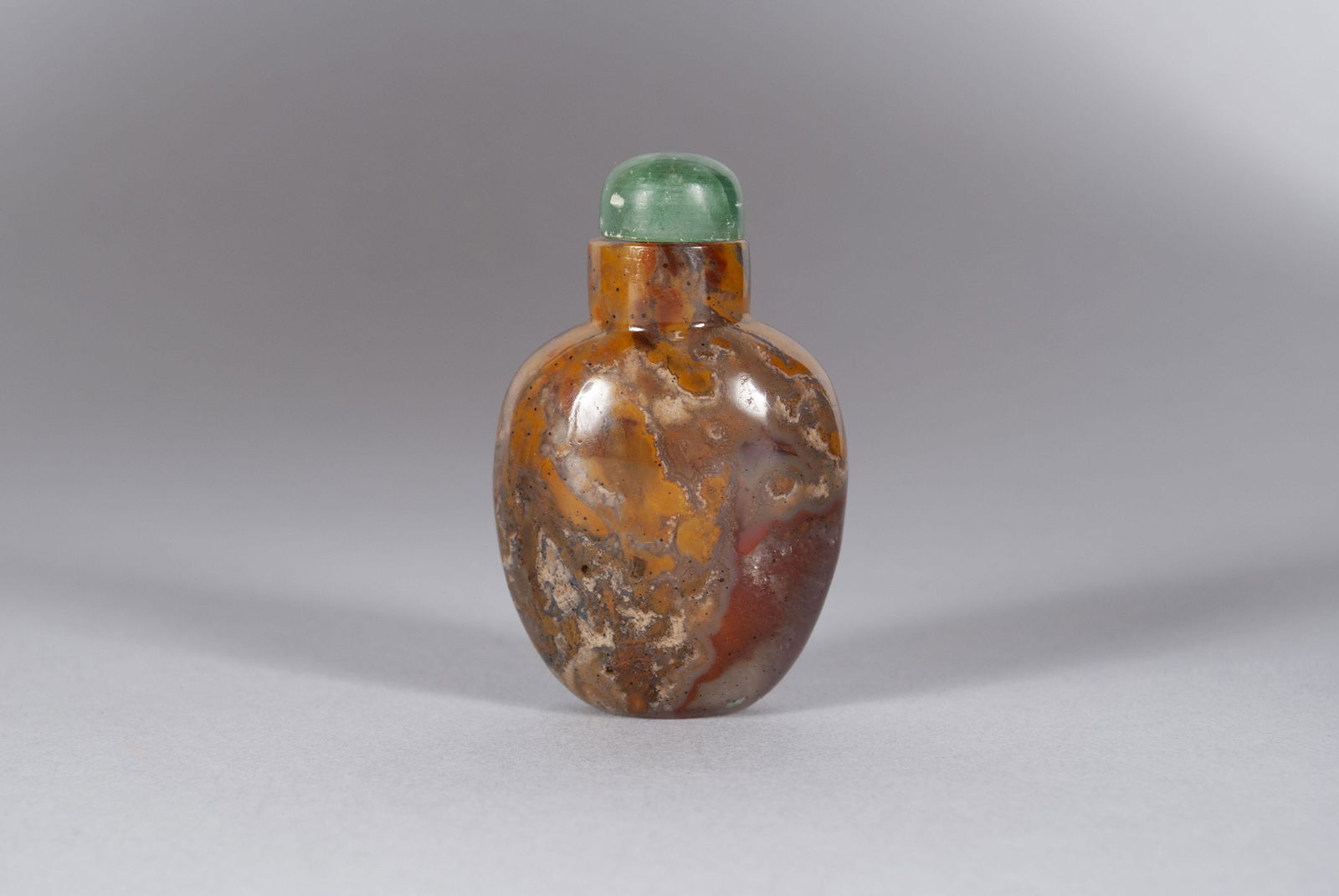 CHINESE JASPER SNUFF BOTTLE (1 of 6)
