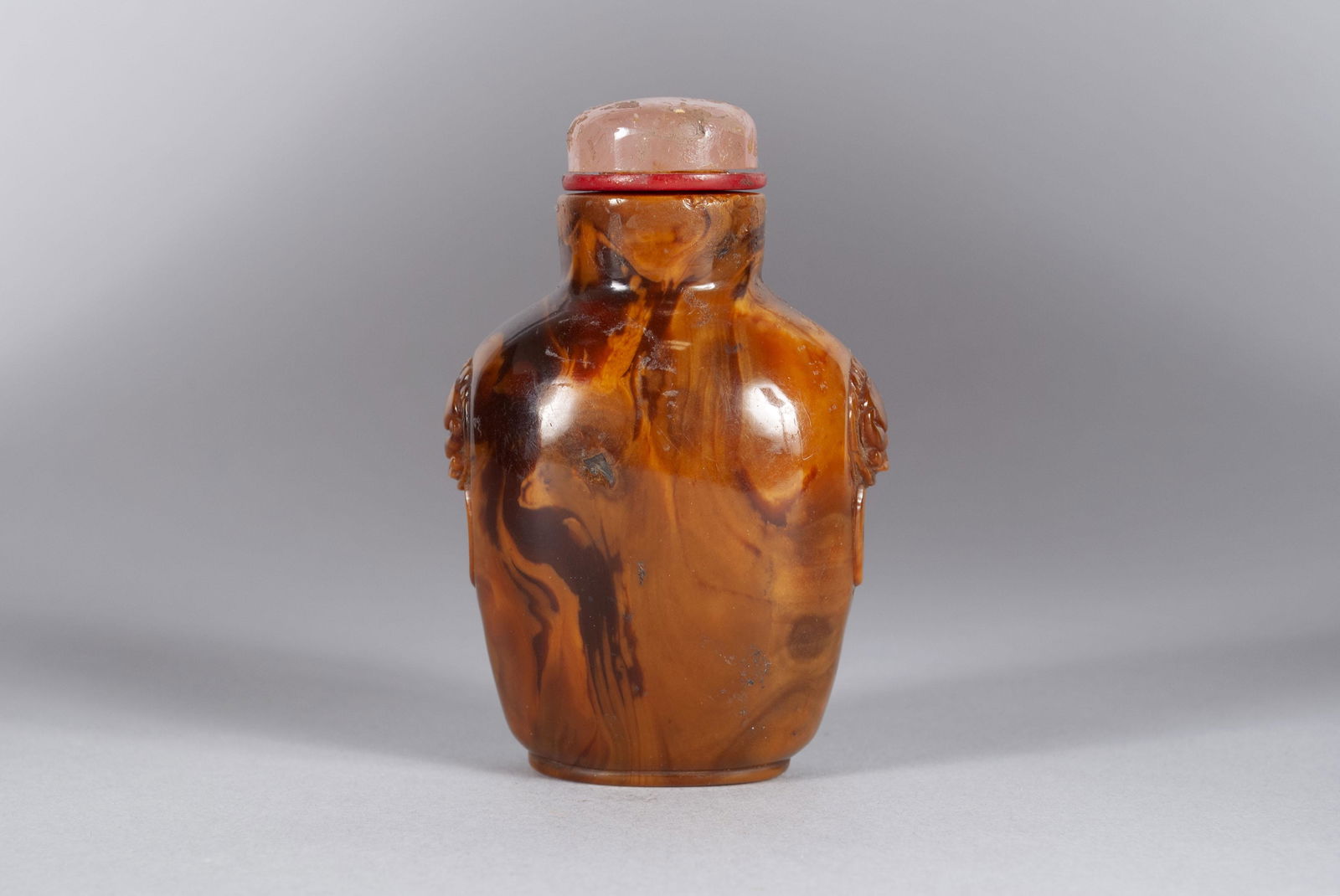 LARGE CHINESE CARVED ROOT AMBER SNUFF BOTTLE (1 of 6)