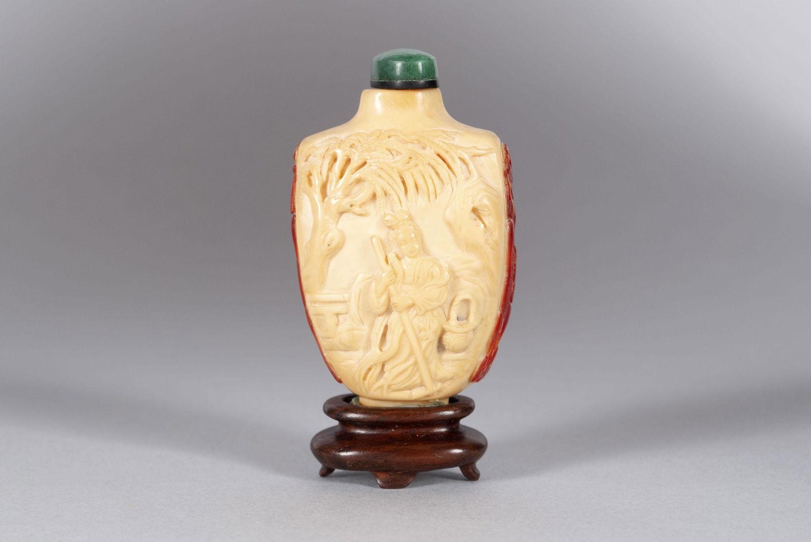 CHINESE CARVED SNUFF BOTTLE (1 of 6)
