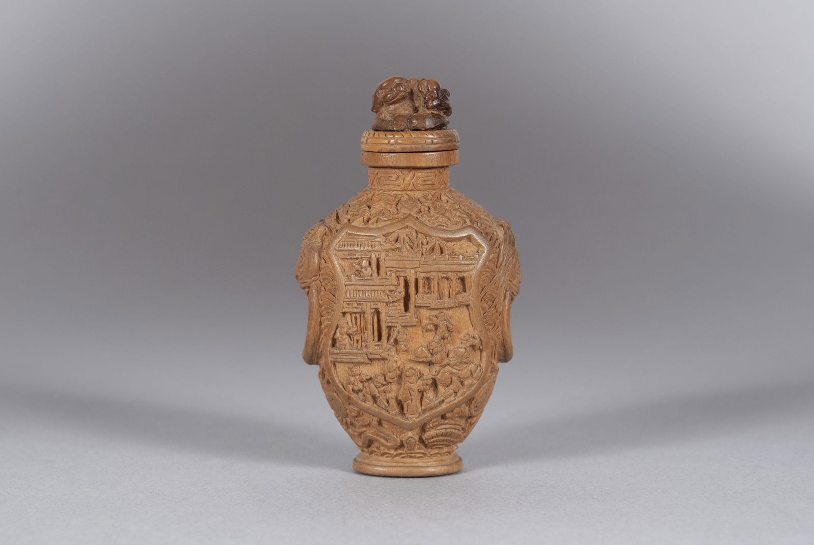CHINESE FINELY CARVED GUAN YU WOOD SNUFF BOTTLE (1 of 7)