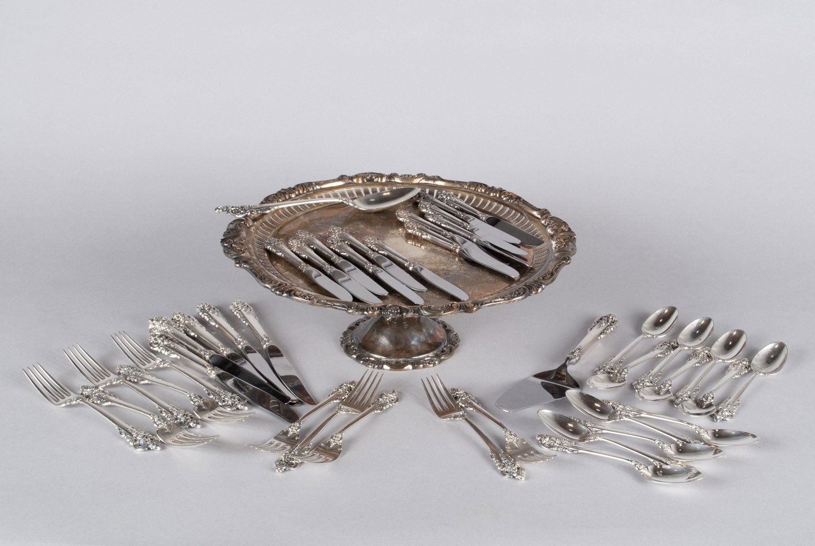WALLACE GRAND BAROQUE STERLING SILVER FLATWARE: WALLACE GRAND BAROQUE STERLING SILVER FLATWARE American, 20th century. The collection has 41 pieces that includes 5 dinner forks, 5 dinner knives, 5 salad forks, 12 teaspoons, 12 butter knives, a serv