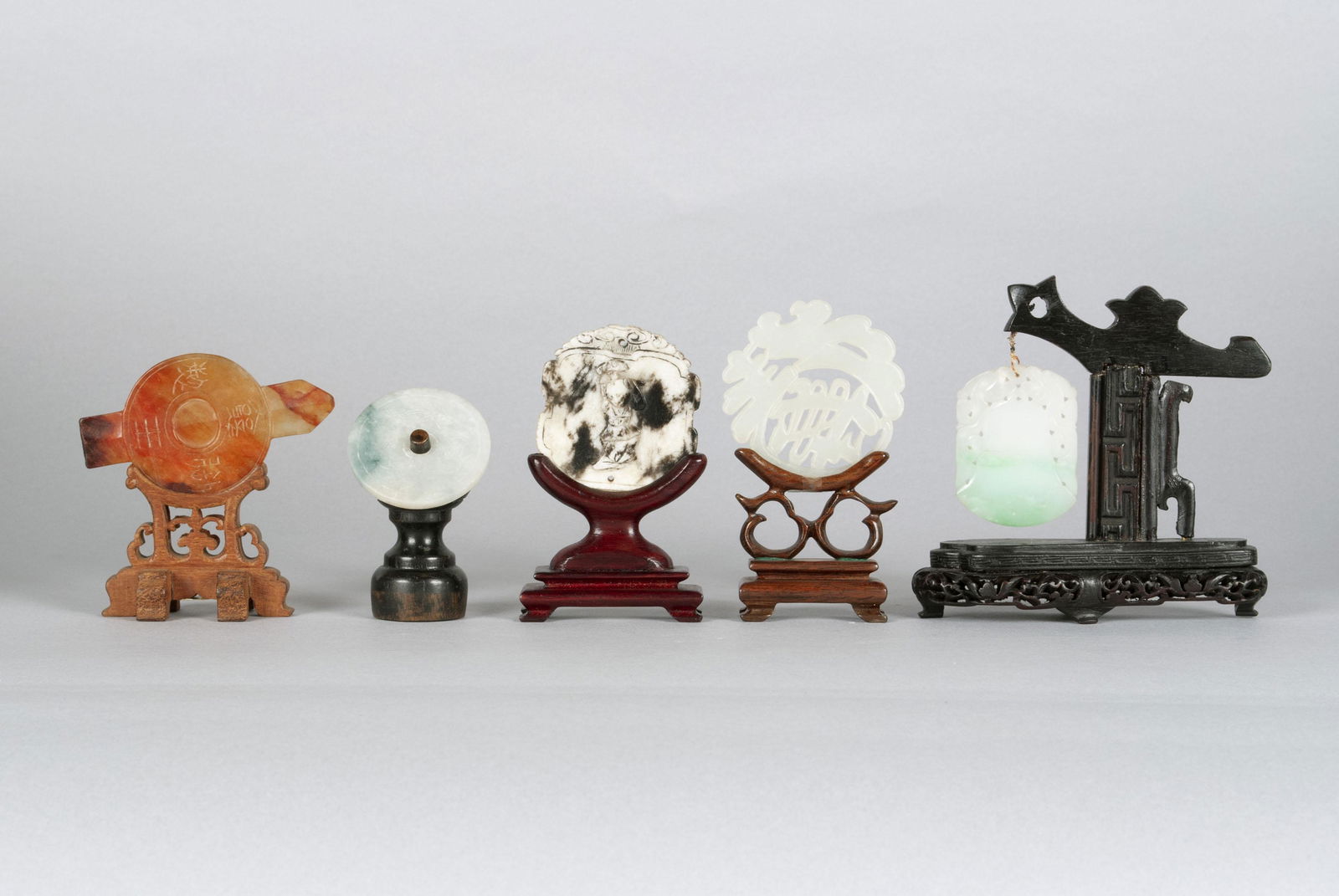 FIVE CHINESE JADE BI DISCS AND PLAQUE (1 of 9)