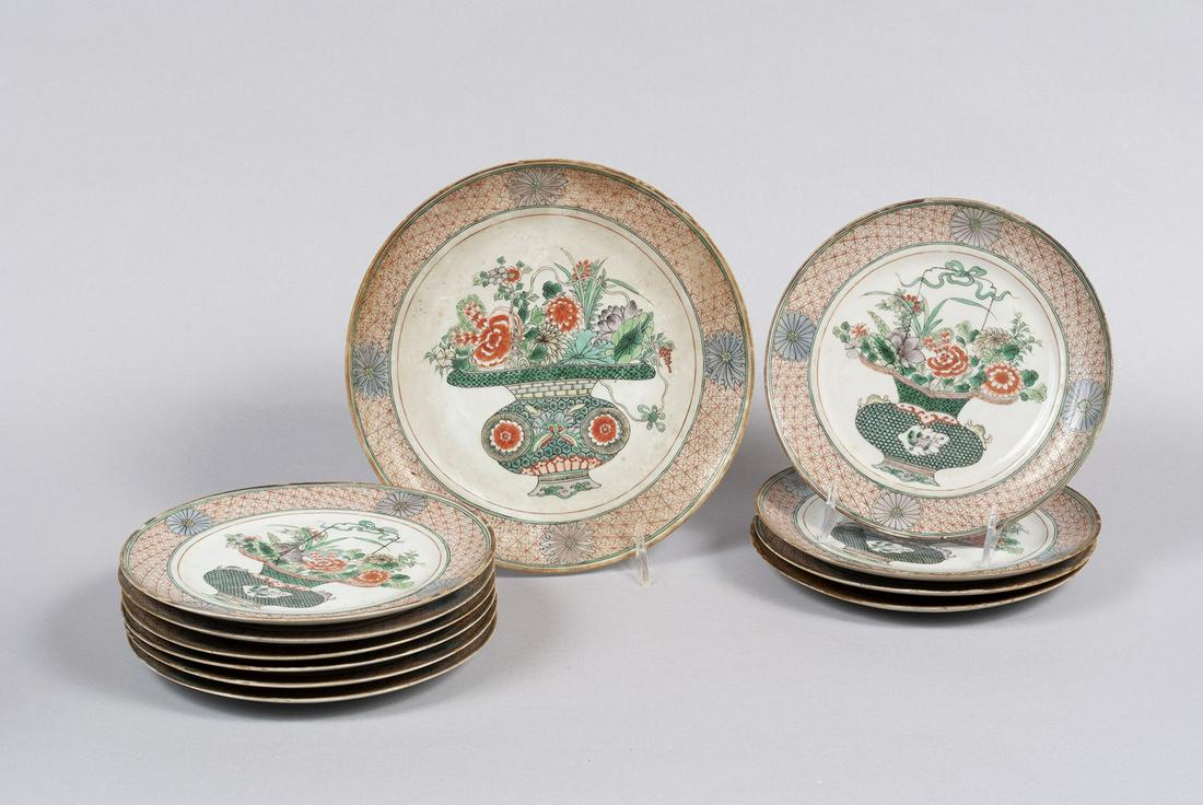 SET OF HAND PAINTED CHINESE PORCELAIN PLATES (1 of 6)