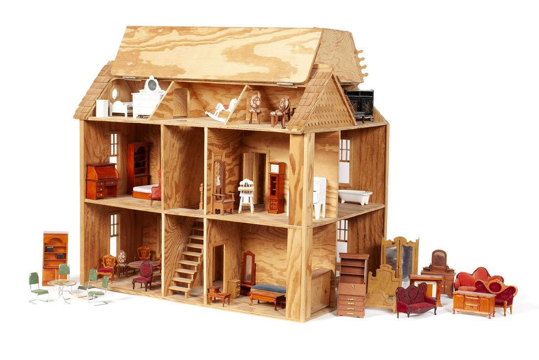 DOLL HOUSE WITH LARGE ASSORTMENT OF ACCESSORIES (1 of 13)