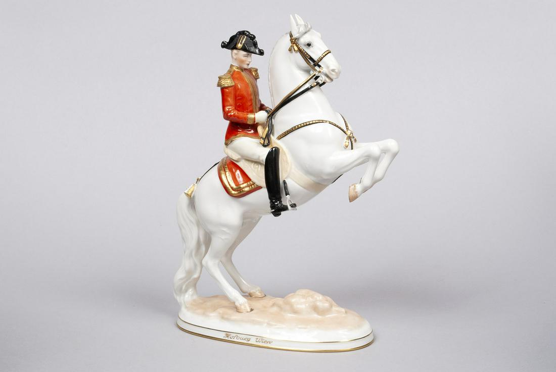AUGARTEN COURBETTE LIPIZZANER HORSE FIGURINE (1 of 9)