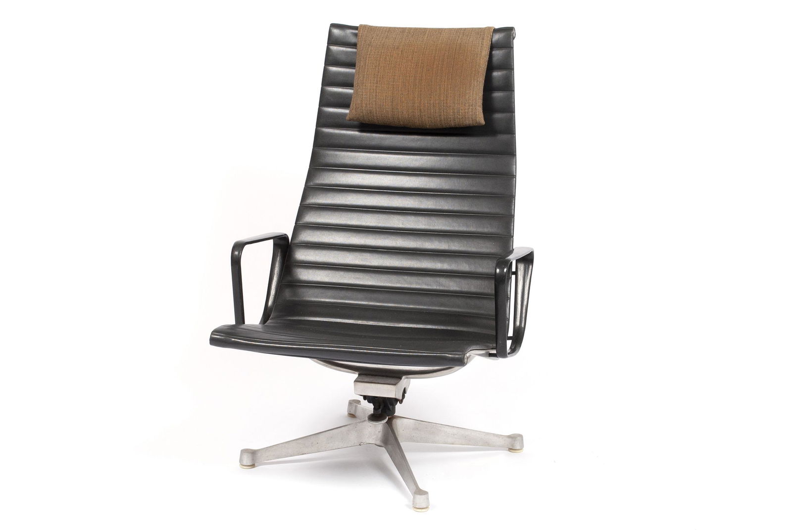 CHARLES EAMES FOR HERMAN MILLER ALUMINUM GROUP CHAIR (1 of 7)