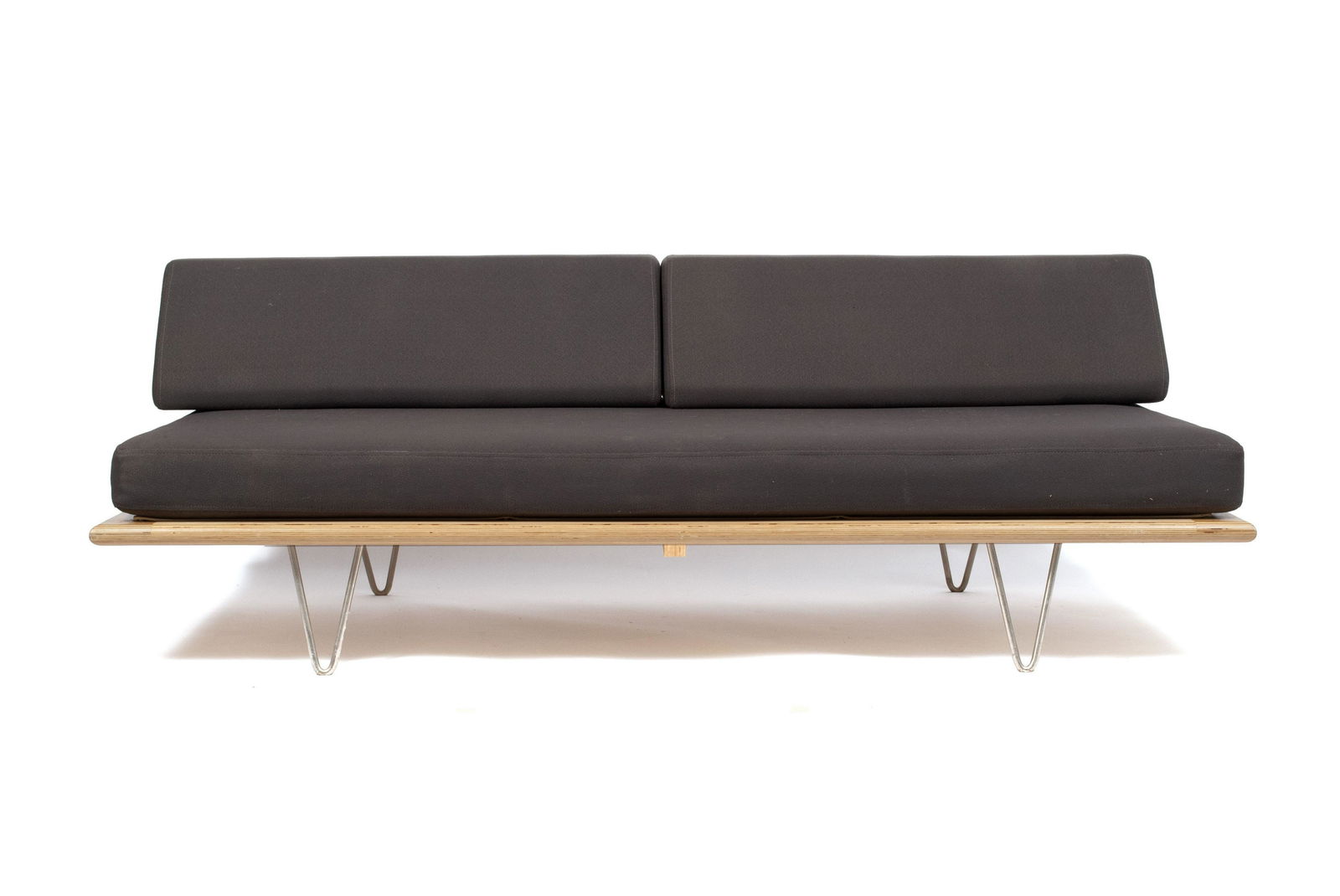 MODERNICA CASE STUDY DAYBED (1 of 7)