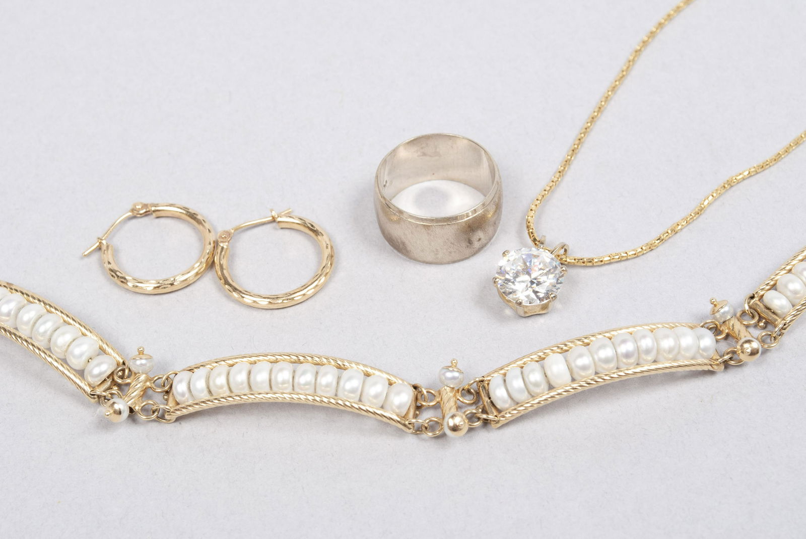 A 14K GOLD JEWELRY PARURE (1 of 7)