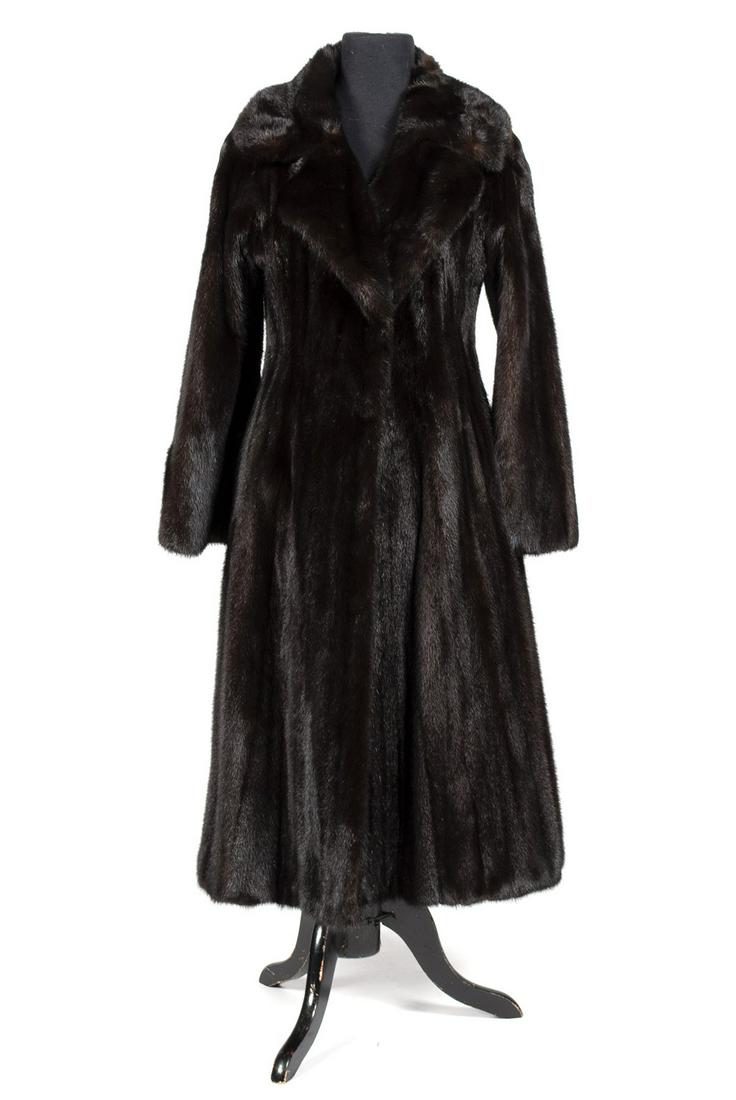 FULL LENGTH MINK COAT (1 of 5)
