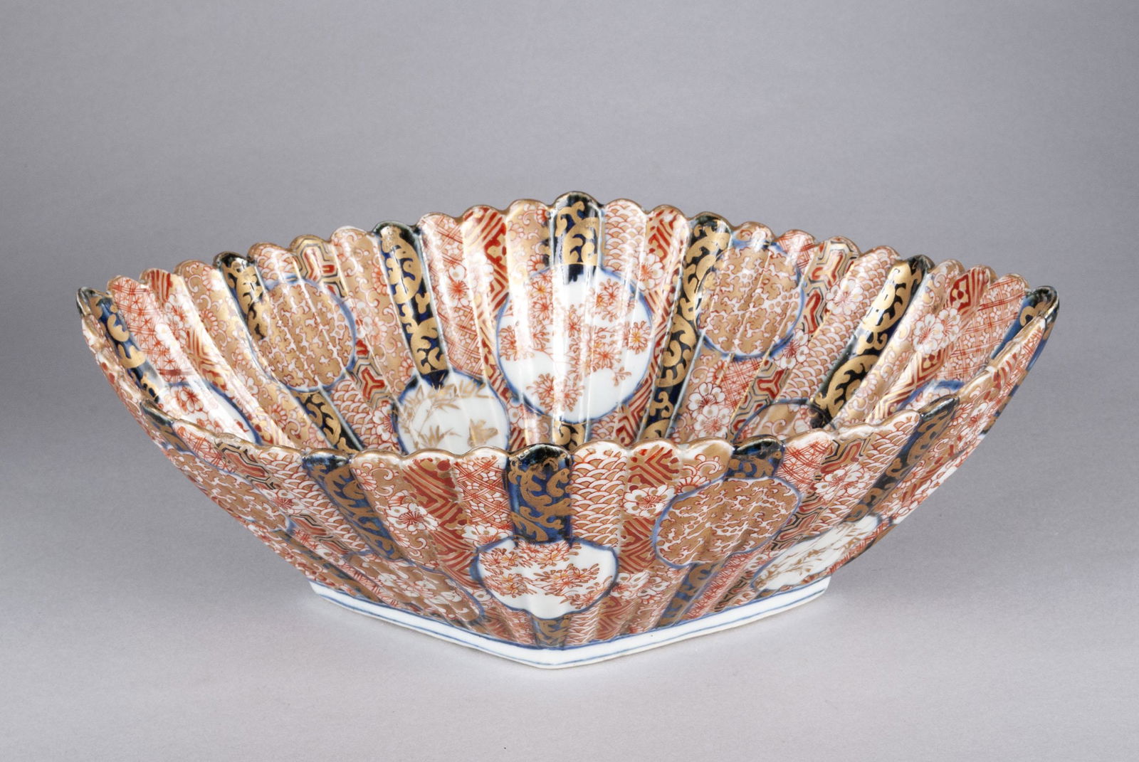 STUNNING EDO PERIOD IMARI BOWL (1 of 7)