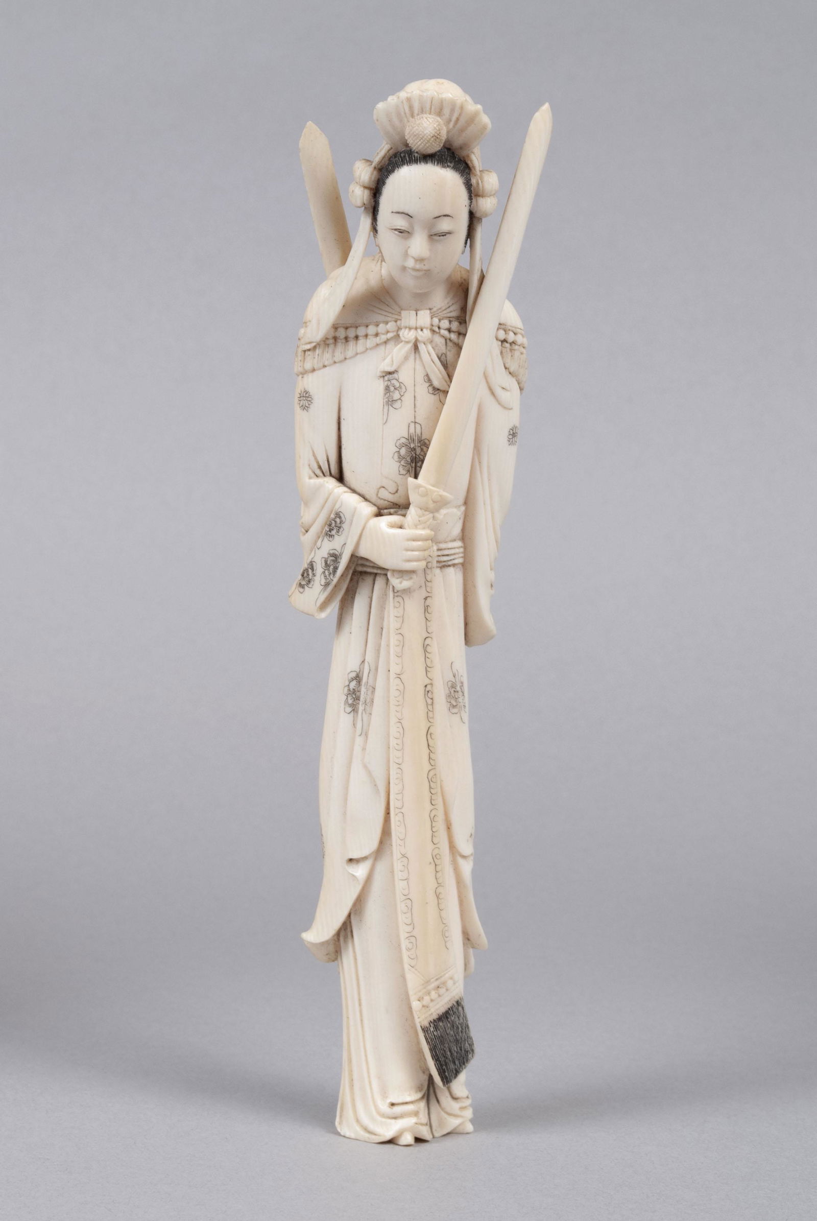 STUNNING AND RARE CHINESE CARVING OF FEMALE WARRIOR (1 of 8)