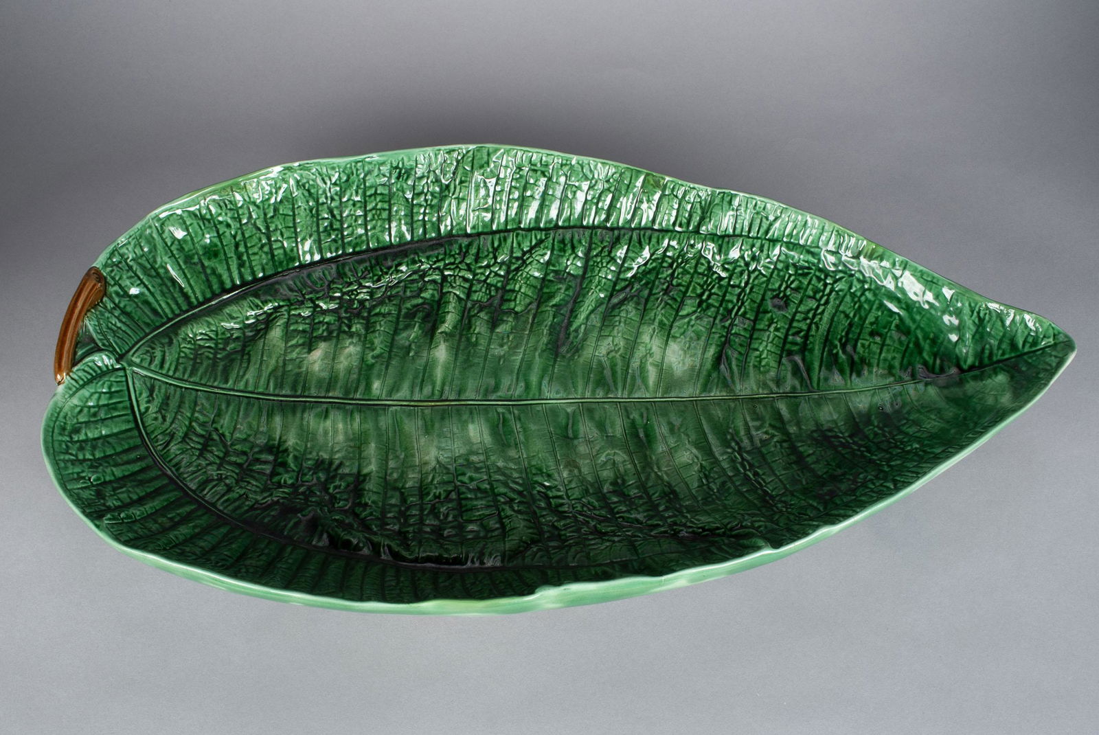 MAJOLICA BANANA LEAF PLATTER BY GEORGE JONES (1 of 5)