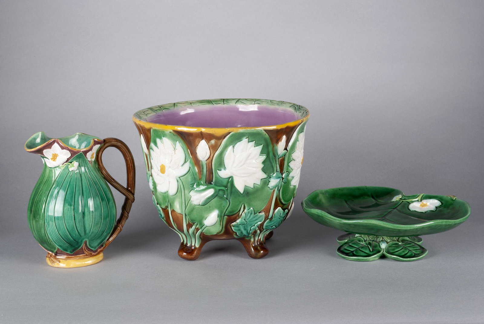 THREE PIECES OF ENGLISH MAJOLICA (1 of 8)