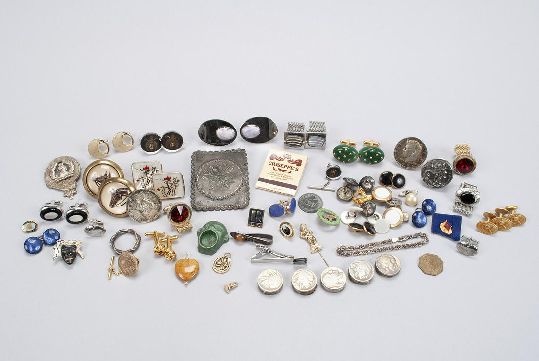COLLECTION OF MEN'S JEWELRY AND DRESSER ARTICLES (1 of 6)