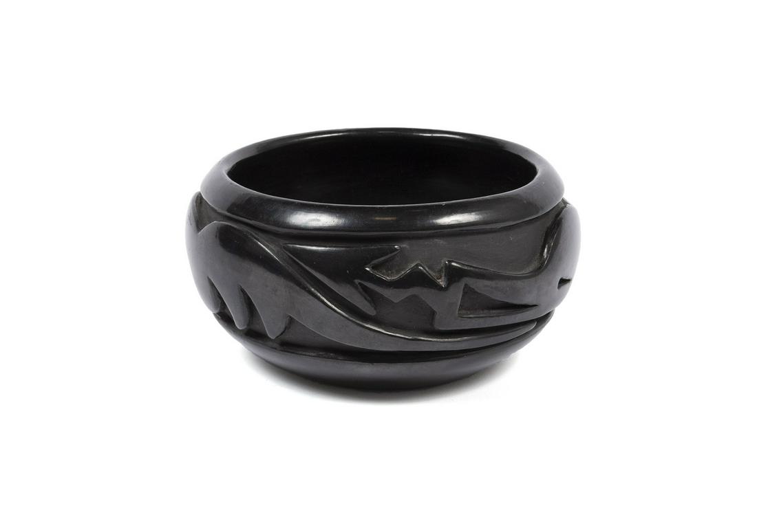 TERESITA NARANJO SANTA CLARA PUEBLO BOWL: TERESITA NARANJO SANTA CLARA PUEBLO BOWL Blackware ovoid vase deeply carved with animalistic design above the shoulder, signed. 3.4" height, 6.75" diameter