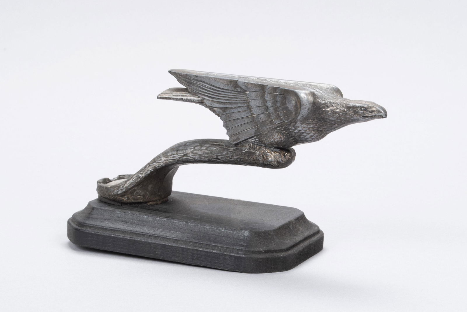 EAGLE FORM MASCOT HOOD ORNAMENT (1 of 6)